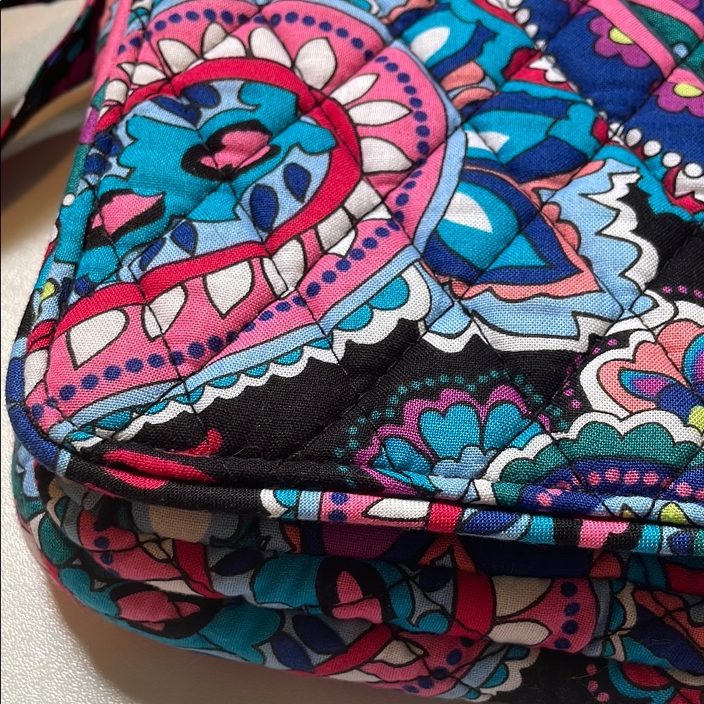 Vera Bradley Turnlock Crossbody Haymarket Paisley NWT - Picture 11 of 12